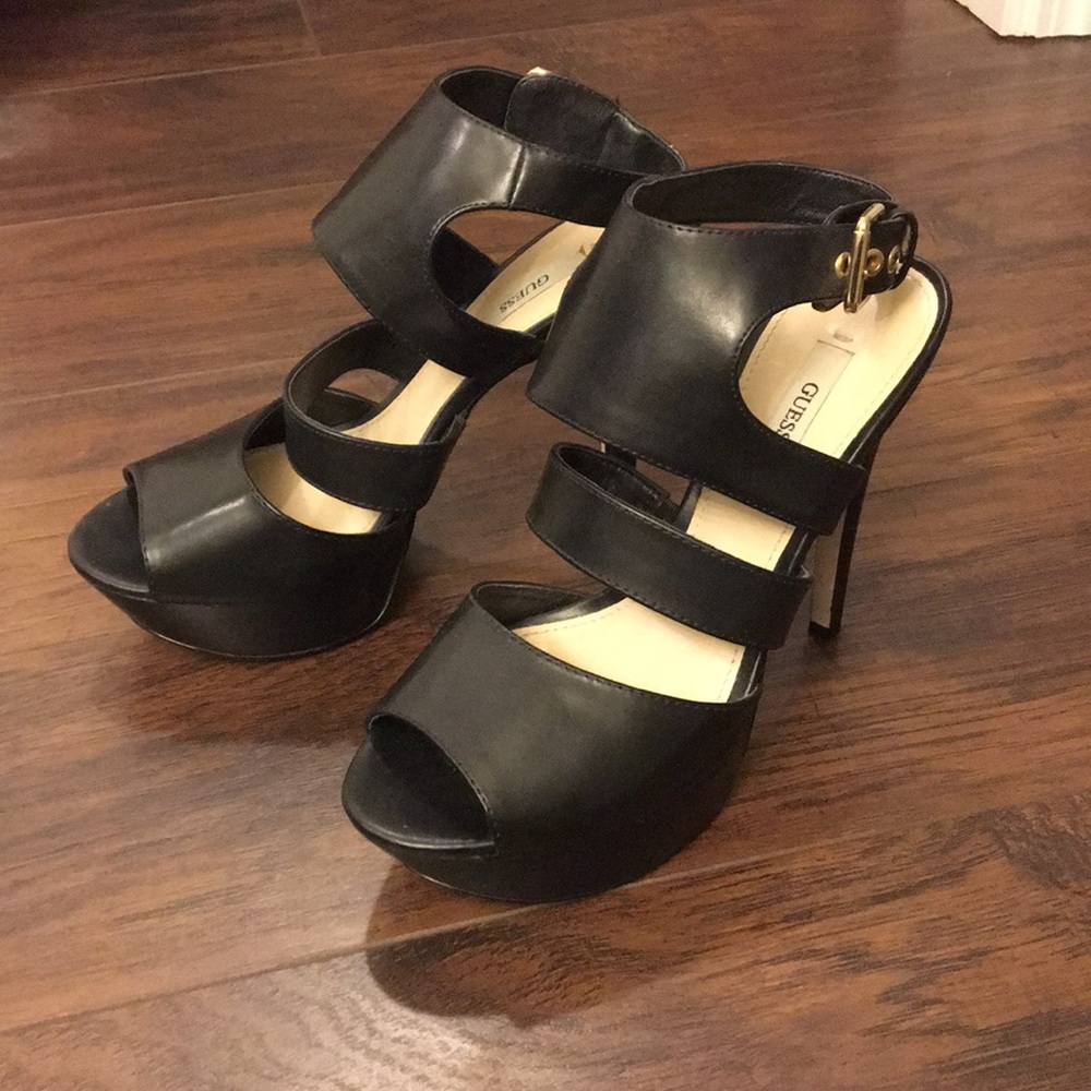 Guess Pumps